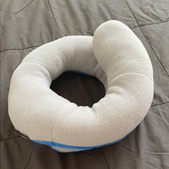 Travelon Vibrant Blue and Soft Gray Travel Pillow - Picture 8 of 11